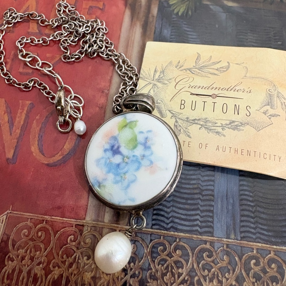 Grandmother‘s Buttons Sterling Silver Painted Victorian Porcelain Necklace .925